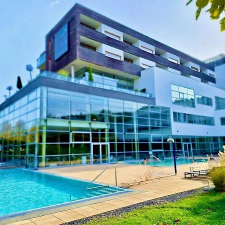 Daire Whirlpool-suite Amadeus - Weitblick - Golf & Wellness - Direkter Bademantelgang - Adults Only Bad Waltersdorf
